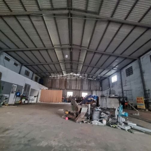 Cho thuê kho xưởng 1000m2,Quốc Lộ 1A,xe tải lớn ra vào, giá: 65.5tr/TH