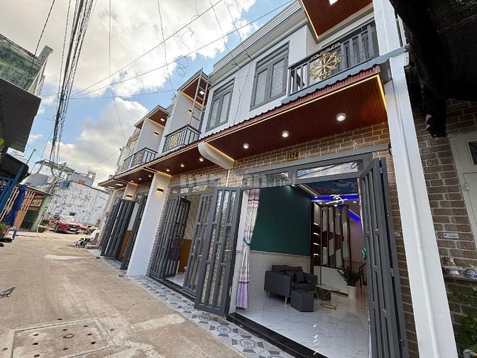 Chính chủ bán Nhà Mới Xây tại Xuân Thới Thượng, hẻm Ô Tô,Tặng nội thất