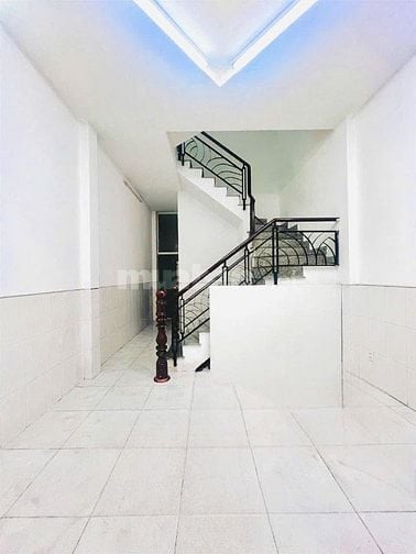 NHÀ MẶT TIỀN CHO THUÊ - GẦN TRƯỜNG HỌC, TRUNG TÂM VÀ SIÊU THỊ TIỆN LỢI