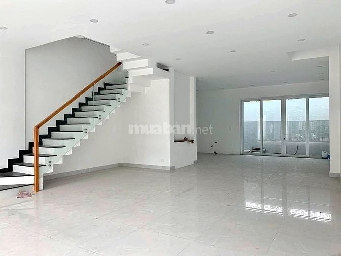Nhà 3 lầu ngang 7m mặt tiền đường 30m