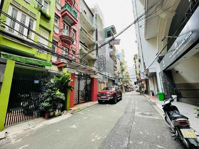 NHANH! NHÀ ĐẸP 5 TẦNG 38M2 MT 3,8M PHỐ CÁT LINH, 30M RA PHỐ CHỈ 7,3 TỶ