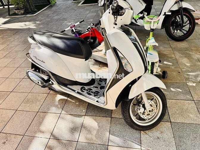 Nhà dư xe nên bán lại chiếc Grande nữ đi