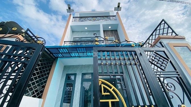 CHÚ NĂM BÁN GẤP CĂN NHÀ  5X20M 1 LẦU TẶNG NỘI THẤT SỊN XÒ 