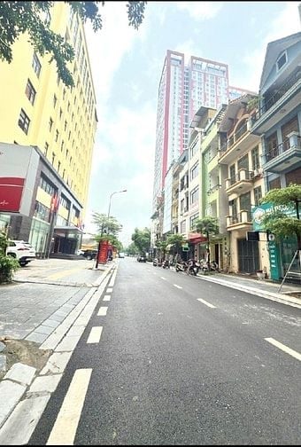 Cảnh Báo! Bán nhà đẹp nhất phố Duy Tân 50m2 Phân lô, Vỉa Hè.