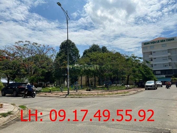 BÁN NỀN ĐẸP GÓC 2 MẶT TIỀN – ĐỐI DIỆN CÔNG VIÊN