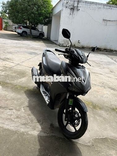 Bán xe máy tay ga AB hiệu Honda đời 2020 màu đen.