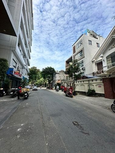 Bán nhà Mặt tiền đường nội bộ Khu Lê Văn Sỹ, 10x28m.