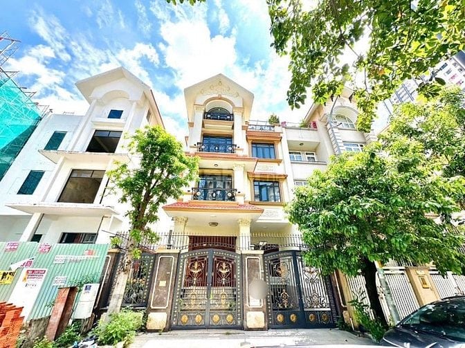 Nhà Biệt Thự 200m2 Thang Máy Sổ Hồng Giá 56 Tỷ LH 0938294525
