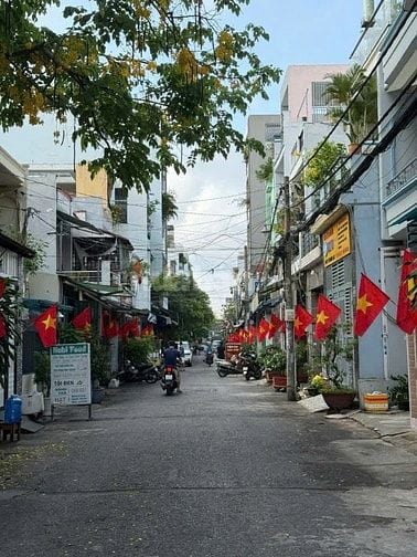 bán nhà tân bình, gần sân bay, rẻ nhất khu,6 tỷ xíu gần etown2