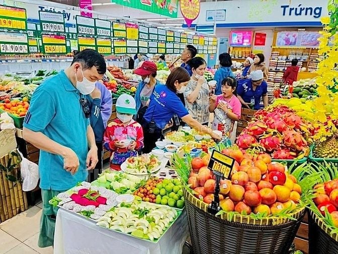 Tuyển Gấp Nam, Nữ Trung Tuổi Phụ Bán Hàng Đi Làm Ngay Tại TP.HCM