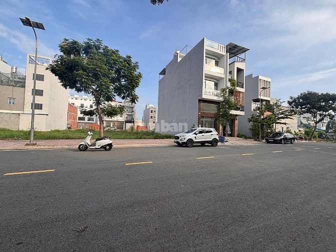 Bán 2 miếng đất 180m2, full thổ cư, hẻm xe hơi rộng rãi đường Tây Lân,