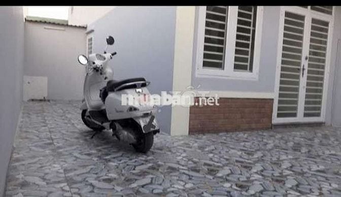 Bán vespa 2011 trắng