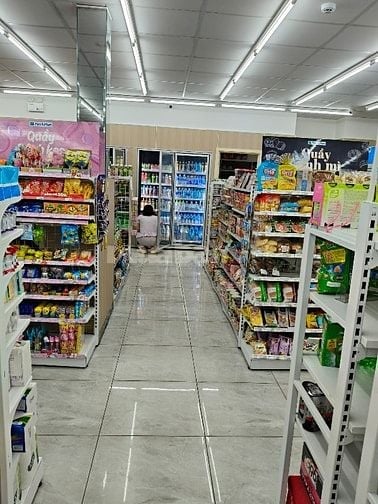 CỬA HÀNG CẦN TUYỂN 05 NAM NỮ BÁN HÀNG 
