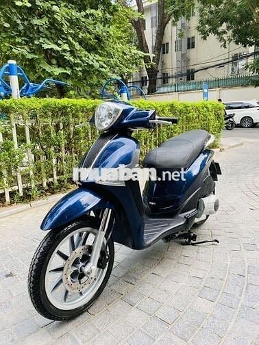 Vespa Piaggio xanh dương, xe tay ga