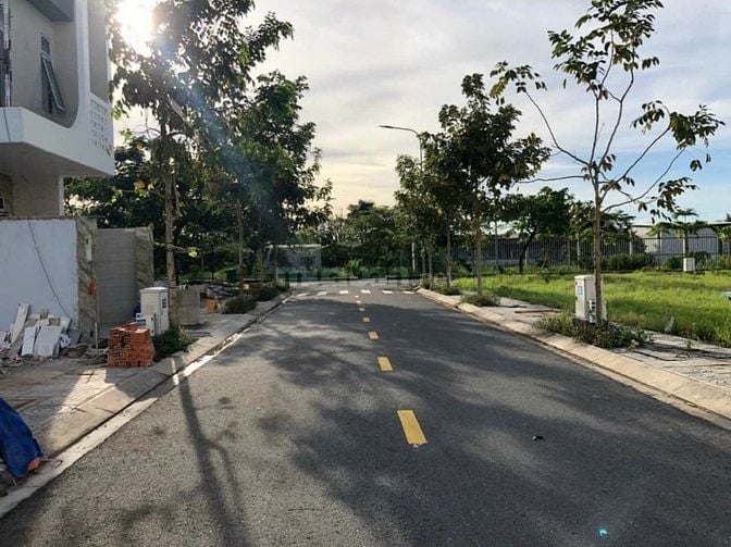Nền nhà phố khu dân cư đường Lê Văn lương 