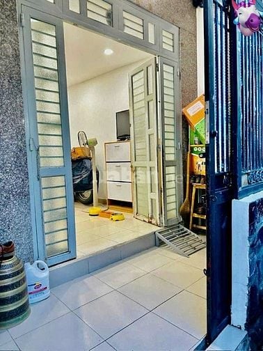 CẦN TIỀN BÁN GẤP LÊ VĂN Sỹ.Q3 GIÁ 4Tỷ6. DT35m2. 3,5X10. 3TẦNG.HẺM 3MM