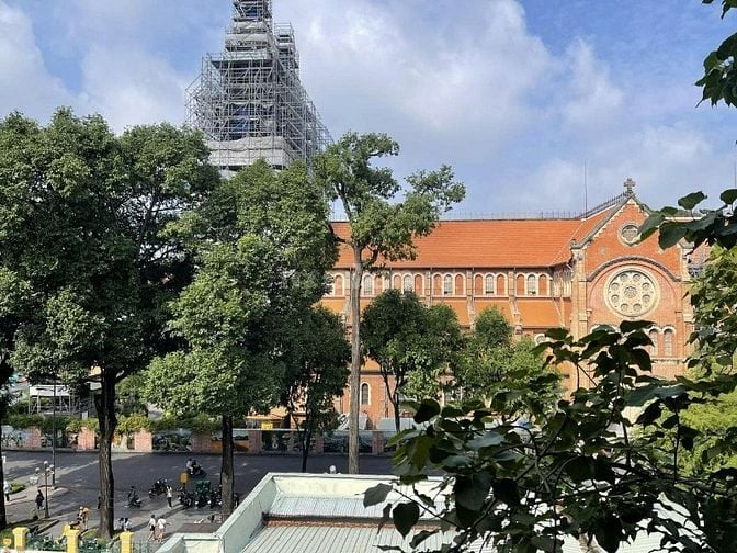 Cho thuê văn phòng ngay gần nhà Thờ Đức Bà, Bưu Điện Thành Phố. 