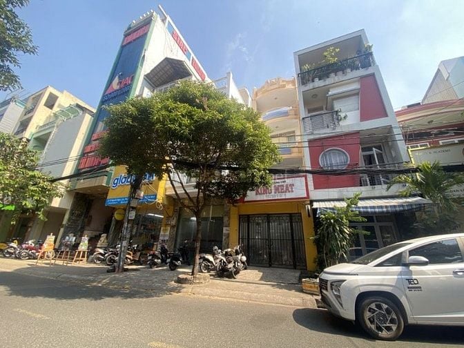 Bán nhà Mặt tiền Nguyễn Ngọc Lộc, P.14, Q.10, DT: 4.5 x 24m, 3 lầu