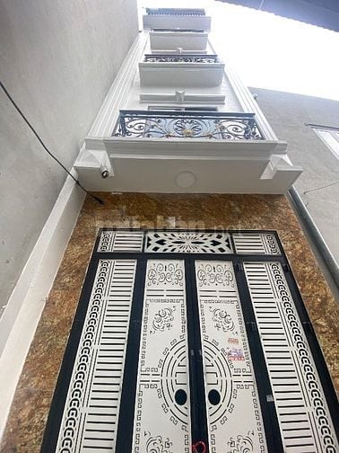 BÁN NHÀ 5 TẦNG Ỷ LA, CHỈ 4,85 TỶ, NHÀ MỚI KINH KOONG VỀ Ở NGAY.