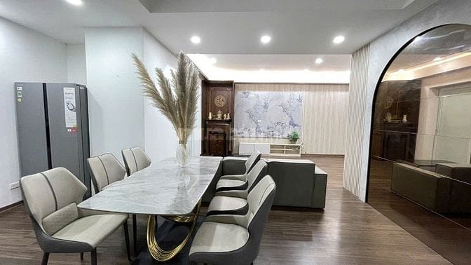 Căn hộ 151m2, 4 phòng ngủ, 2 vệ sinh, 2 ban công, nội thất hiện đại