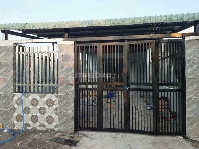 Cần tiền bán nhà cấp 4. DT 122,7m2 ở Hóc Môn giá 850 triệu.