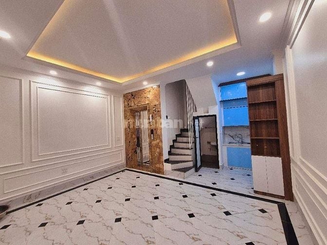 Cho thuê nhà ngõ 140 Kim Giang: 45m2, 6 tầng, thang máy, 18tr