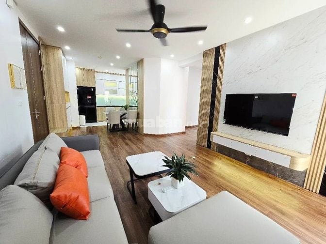 Bán chung cư C4 mặt đường Nguyễn Cơ Thạch, 106 m2, 3 ngủ, siêu rẻ