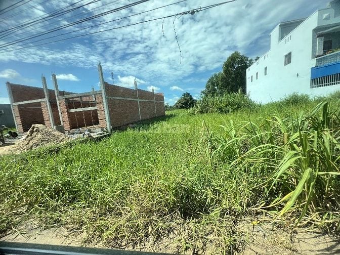 Chính chủ bán đất . Cách Vinhoms Hậu Nghĩa 200m