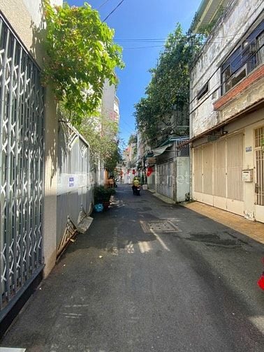 Bán nhà hẻm 451 bạch đằng( hẻm tòa án bình thạnh) DT 194m2