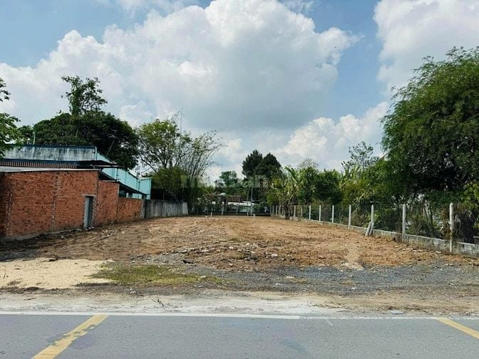 Bán gấp 380m2 đất mặt tiền Xã Tân An Hội,cách BV Đa Khoa 5 phút đi xe.