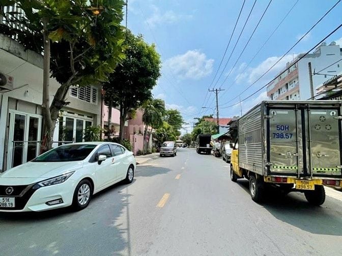 Bán nhà Dương Quảng Hàm, Đường 12m, 139m2, Ngang 6m, x 22m, Gần CV
