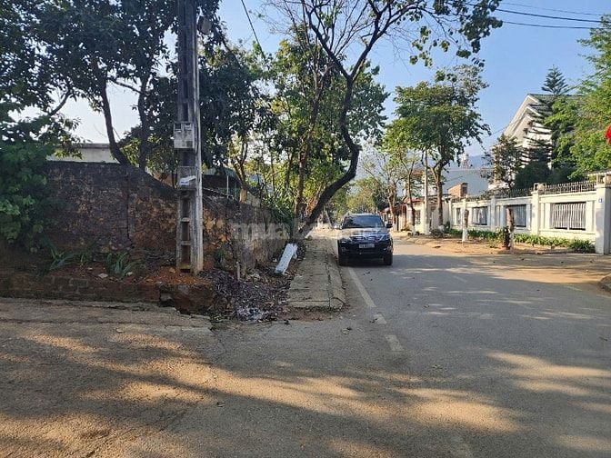 🌟 LÔ ĐẤT SIÊU ĐẮC ĐỊA 3 MẶT TIỀN NGAY TRUNG TÂM MỘC CHÂU - CƠ HỘI ĐẦU