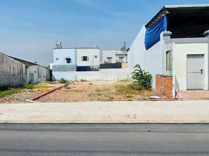 ĐẤT CHÍNH CHỦ NGỘP Giá 690 TRIỆU DT 238M² MẶT TIỀN ĐƯỜNG 33 