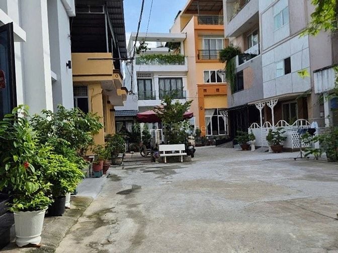 Bán nhà Lê Quang Định, Hẻm Xe Hơi trước nhà 8m, 135m², Ngang 5,5 x25m
