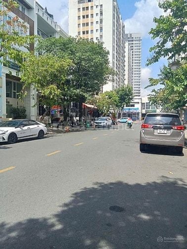 Cho thuê mặt bằng tầng trệt nhà phố Lê Văn Thiêm, PMH , Quận 7 giá tốt