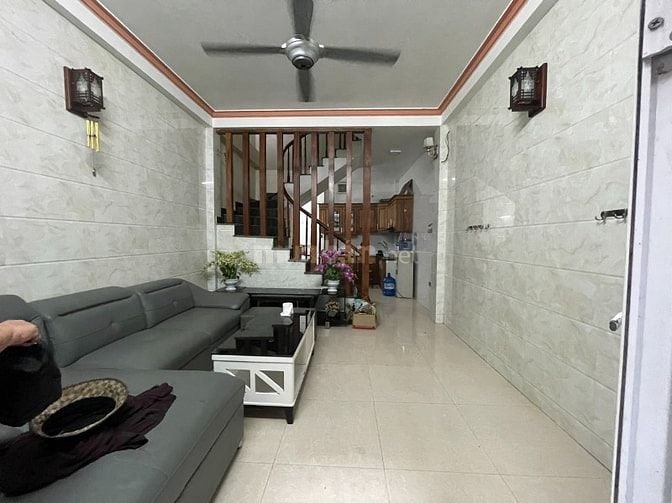 Nhà riêng ngõ phố tam trinh vĩnh hoàng dt32m2x5,5t giá 12tr có tl.