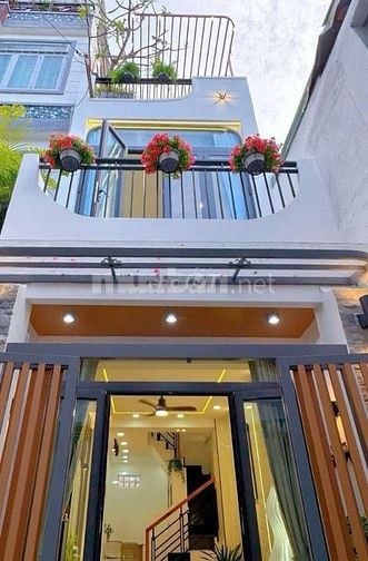 BÁN NHÀ NGỘP ĐƯỜNG THÍCH QUẢNG ĐỨC PHÚ NHUẬN GIÁ 2.4 TỶ CHO THUÊ 12TR