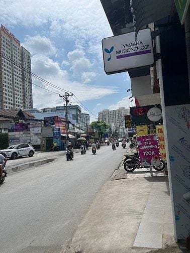 Cho thuê nhà mặt đường 20m , có vỉa hè 