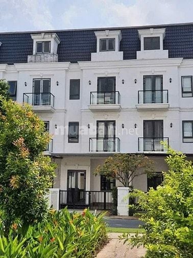 Cho thuê nhà 3 tầng Sim City Q.9 - TP. HCM, DT đất 80m2, 5 PN, 6 WC