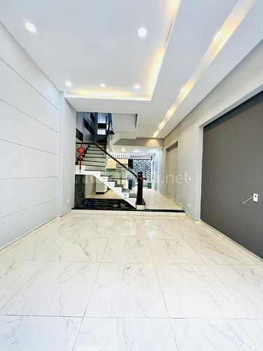 Cho thuê nhà nguyên căn 1 trệt 1 lửng  2 lầu , sân thượng trước sau
