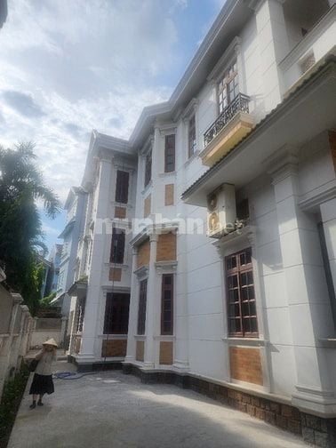 Cho thuê biệt thự mặt tiền đường nguyễn văn hưởng 