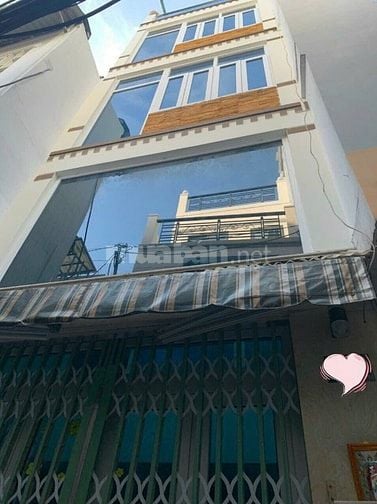 Bán nhà trung tâm Quận 1, giá 6,8 tỷ, 3PN & 5WC, công chứng ngay
