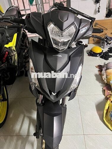 Winer v1 đen vàng đồng