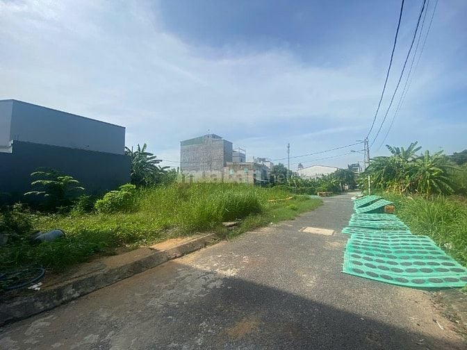 Bán đất 8x10 hẻm xe hơi Lê Văn Lương giá 3 tỷ 250 triệu 