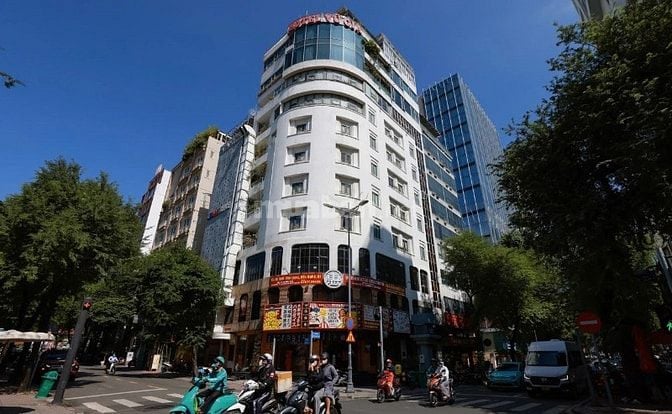 Cho Thuê Góc 2MT Lê Thánh Tôn, Phường Bến Nghé, Quận 1 - Khu sầm uất