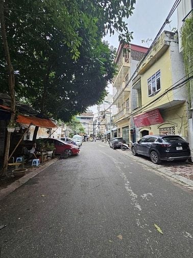 Mảnh đất Mặt Ngõ 279 phố Đội Cấn giá 50 tỷ, 240m2. MT 10m.