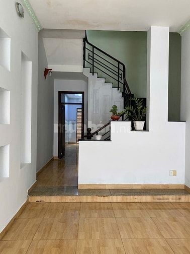 cho thuê nhà 3 lầu đường số 14m phường tân Quy Quận 7. 