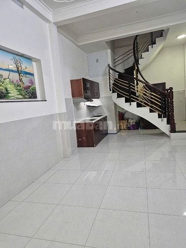 Cho thuê nhà nguyên căn. an ninh. sầm uất. thân thiện. giá tốt. 