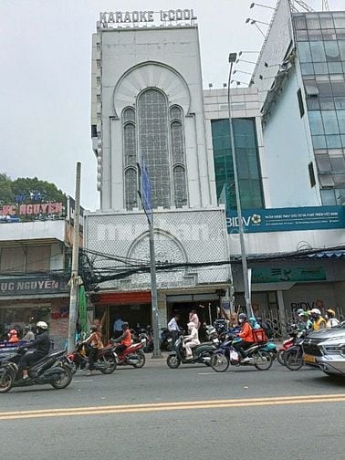 CẦN GẤP 6 NAM GIỮ XE QUÁN KARAOKE Ở CMT8 - QUẬN 3 - THU NHẬP ỔN ĐỊNH