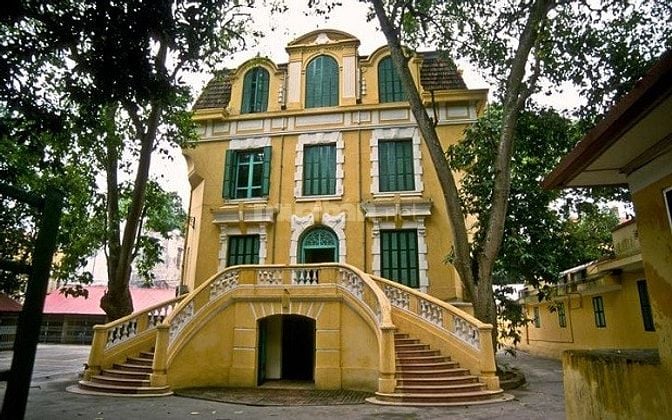 Cho thuê rẻ Villa 400m2 x 5 tầng giáp Hoàn Kiếm mặt tiền 15m